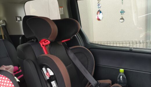 車におもちゃなどをぶら下げる方法